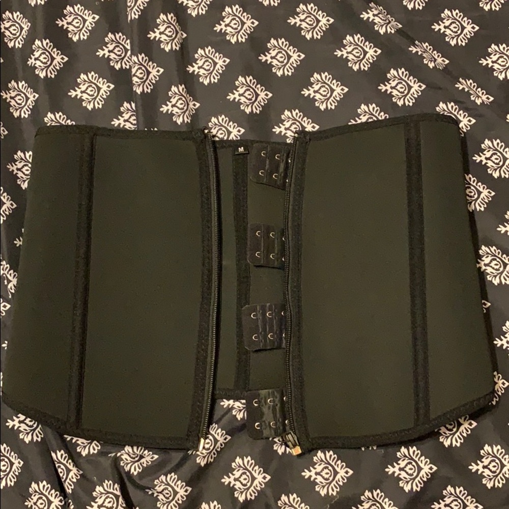 Black Waist Trainer!! Sz Medium!!